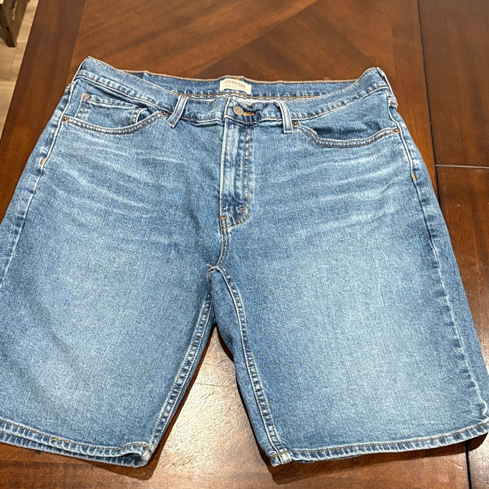 Signature by Levi Strauss Light Blue Jean Shorts 454 relaxed fit 10“